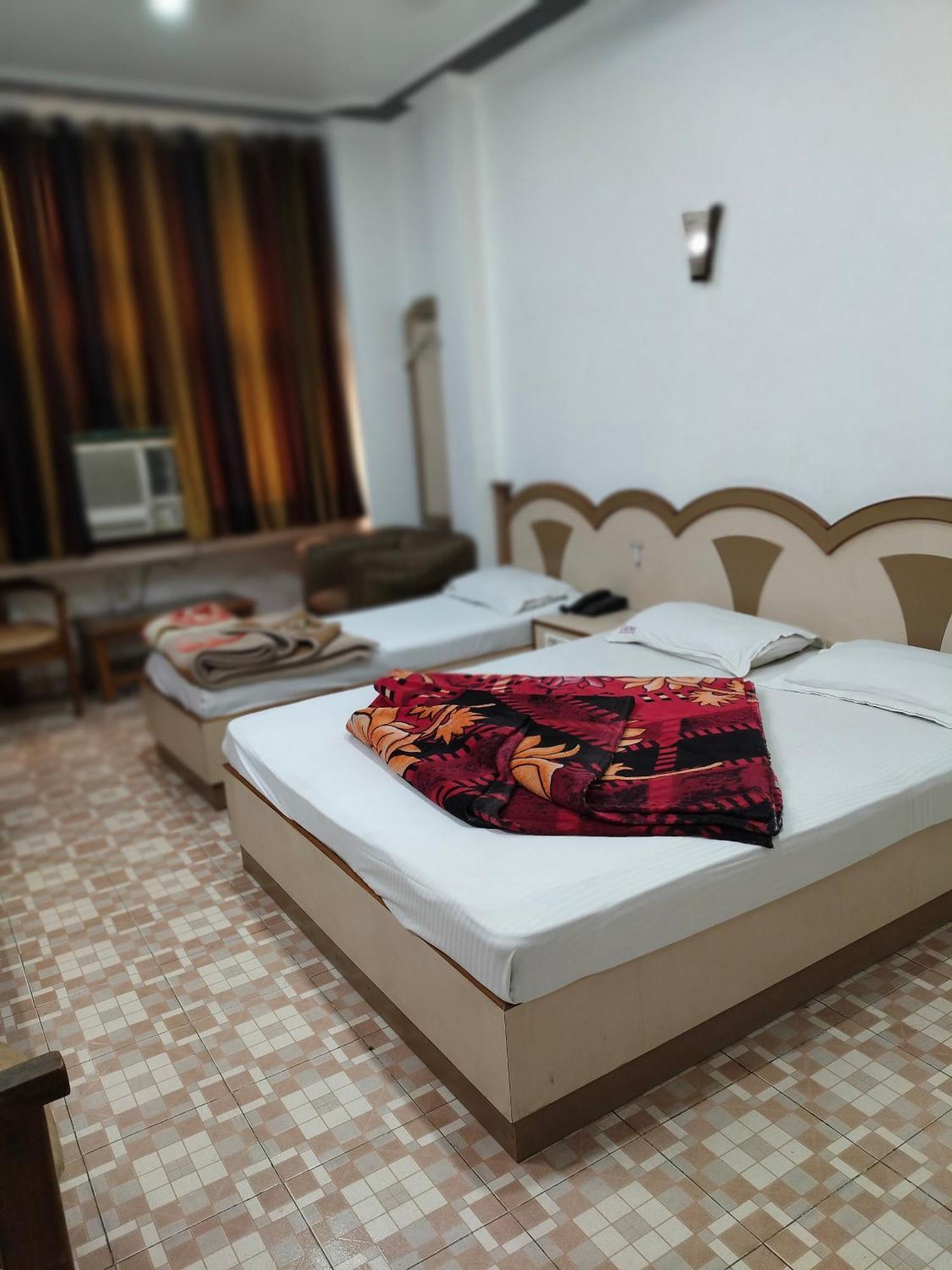 Hotel Yatri International Nové Dillí Pokoj fotografie