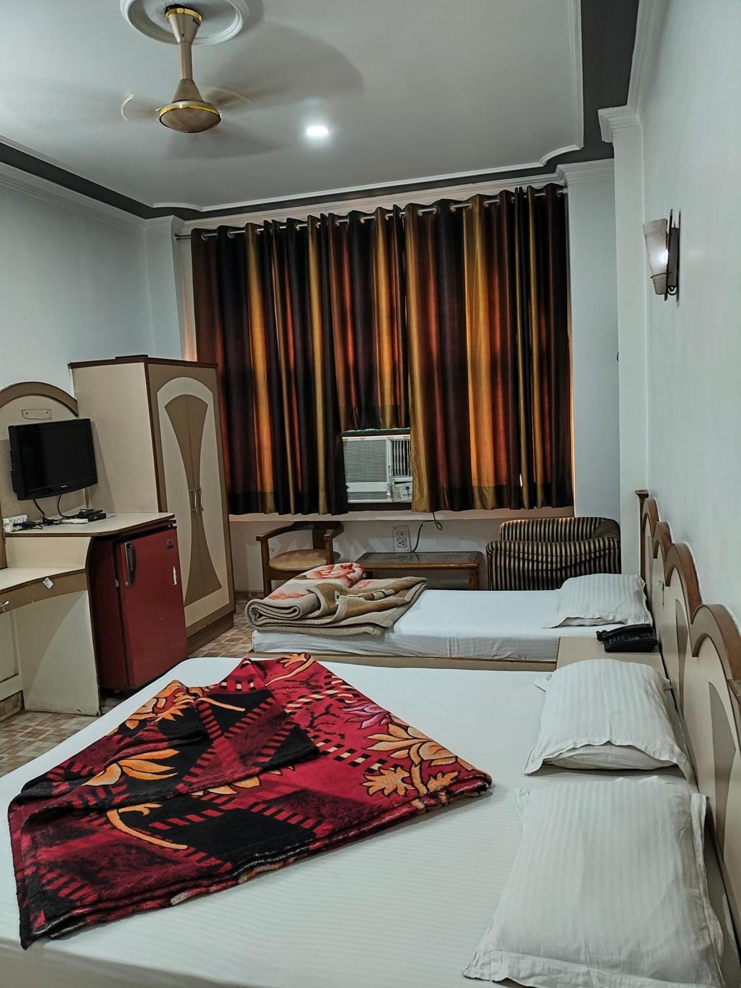 Hotel Yatri International Nové Dillí Pokoj fotografie