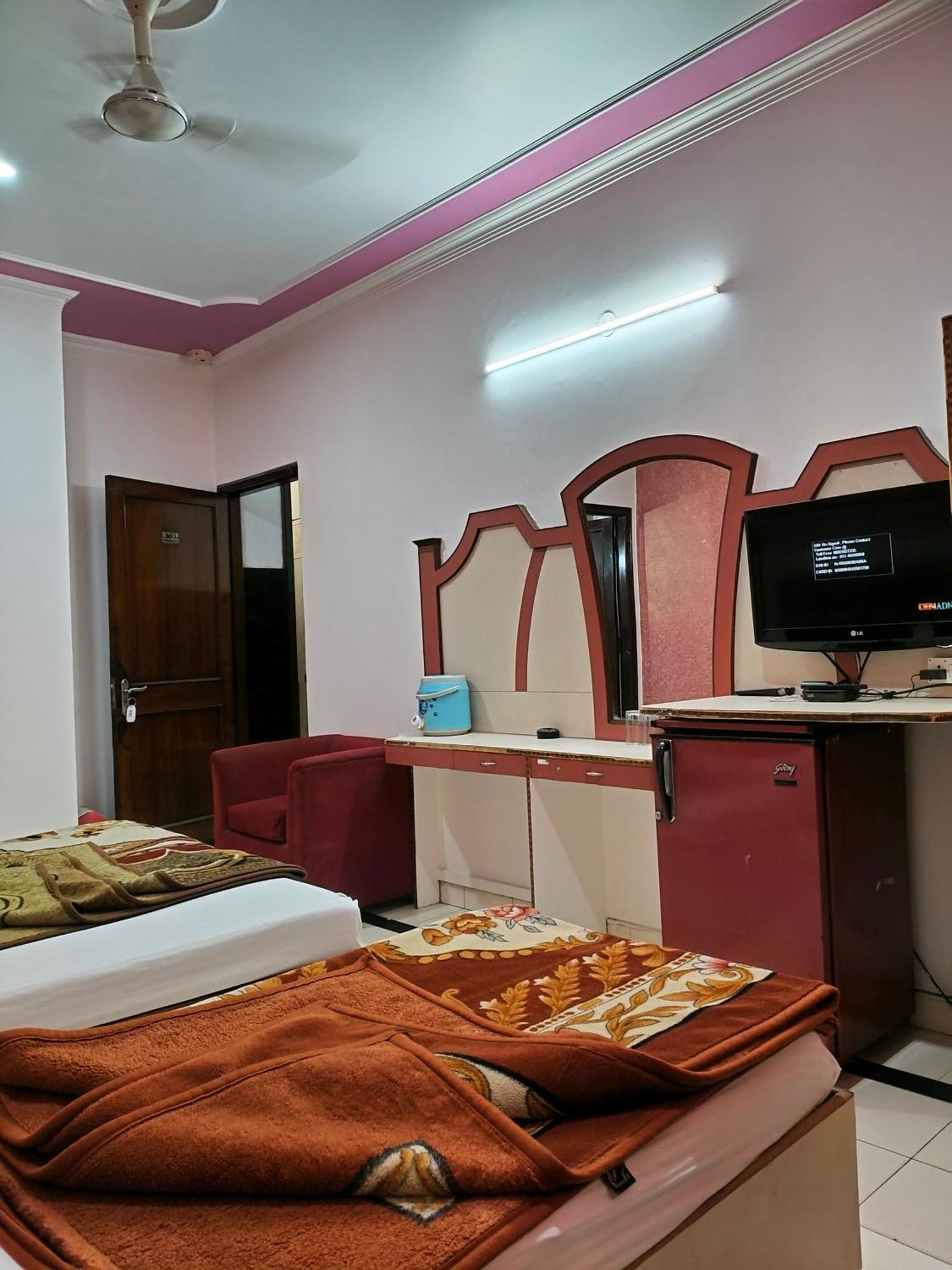Hotel Yatri International Nové Dillí Pokoj fotografie