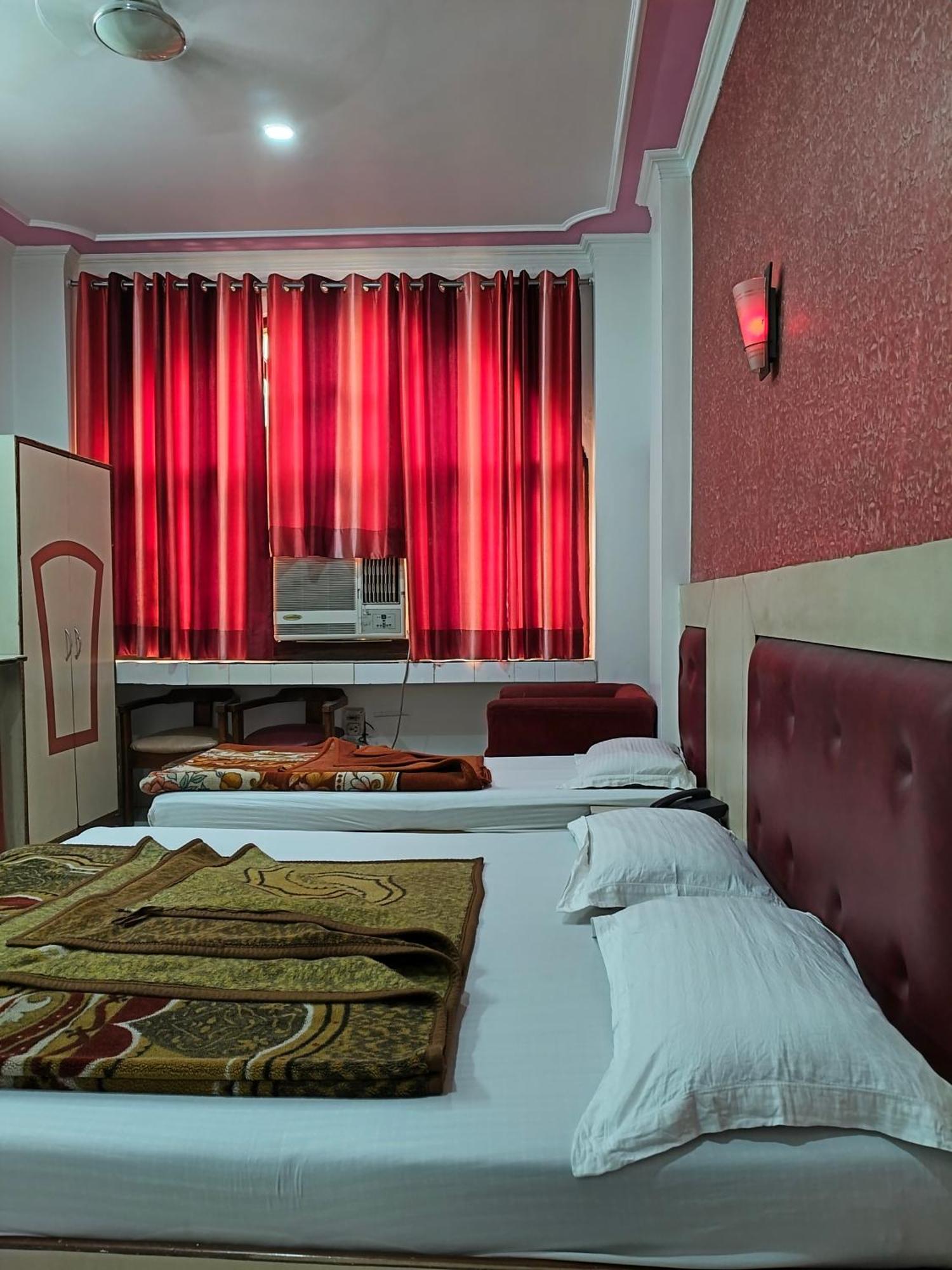 Hotel Yatri International Nové Dillí Pokoj fotografie