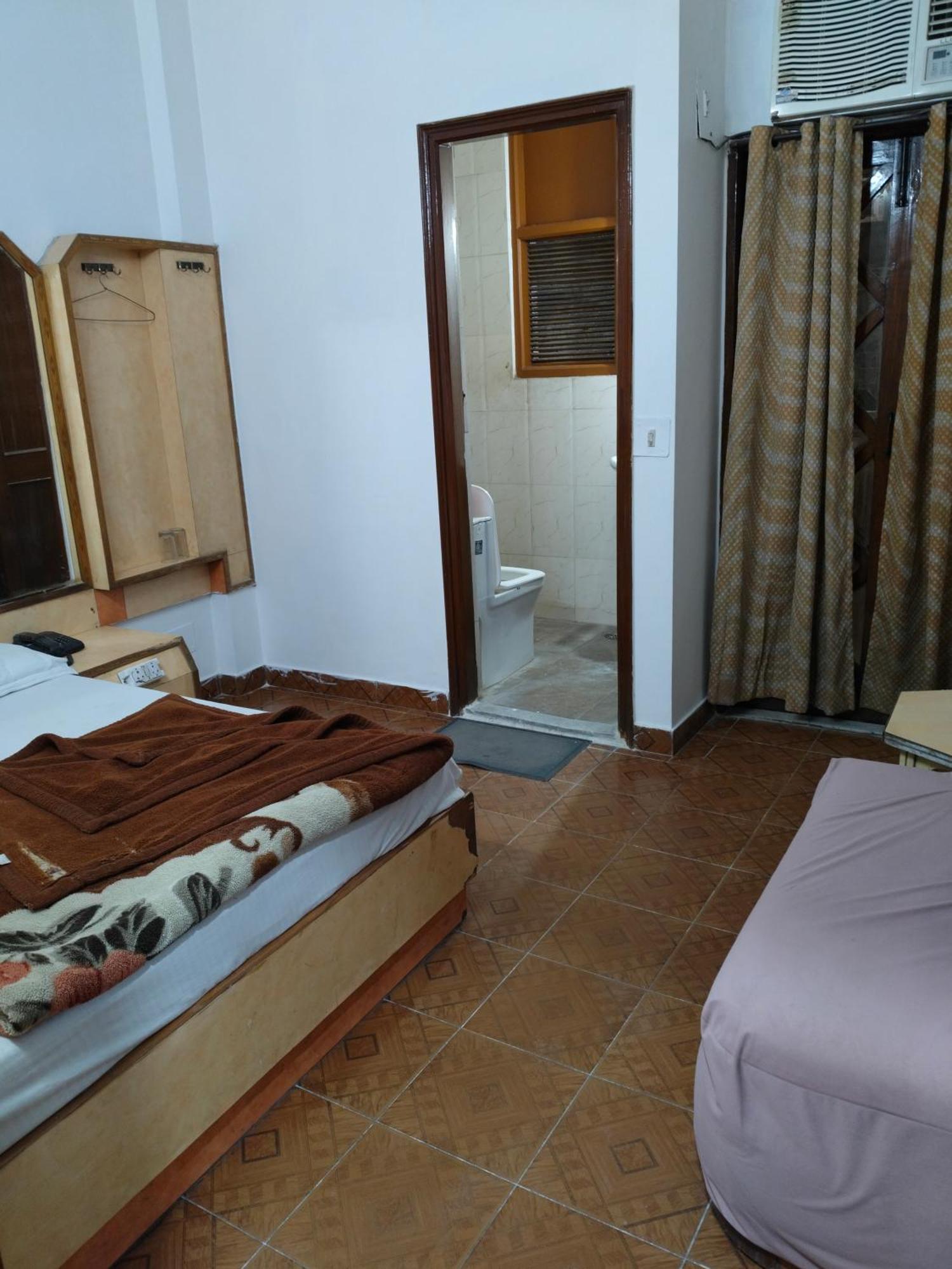 Hotel Yatri International Nové Dillí Pokoj fotografie