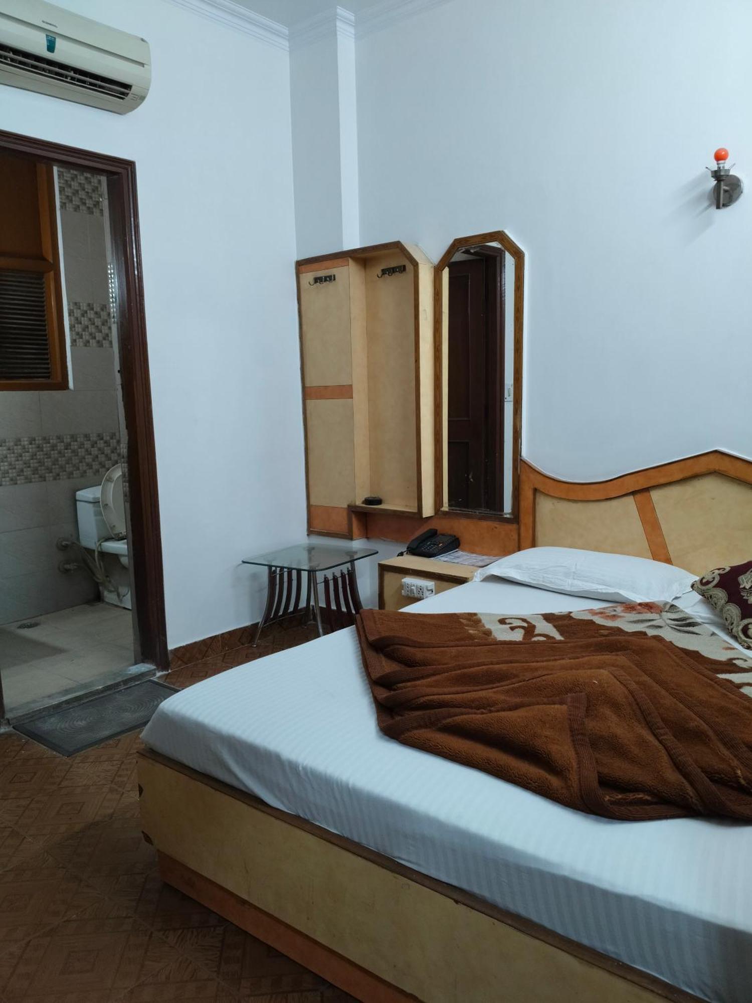 Hotel Yatri International Nové Dillí Pokoj fotografie