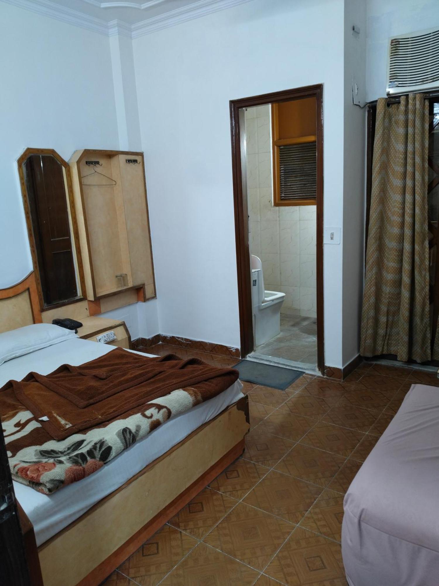 Hotel Yatri International Nové Dillí Pokoj fotografie