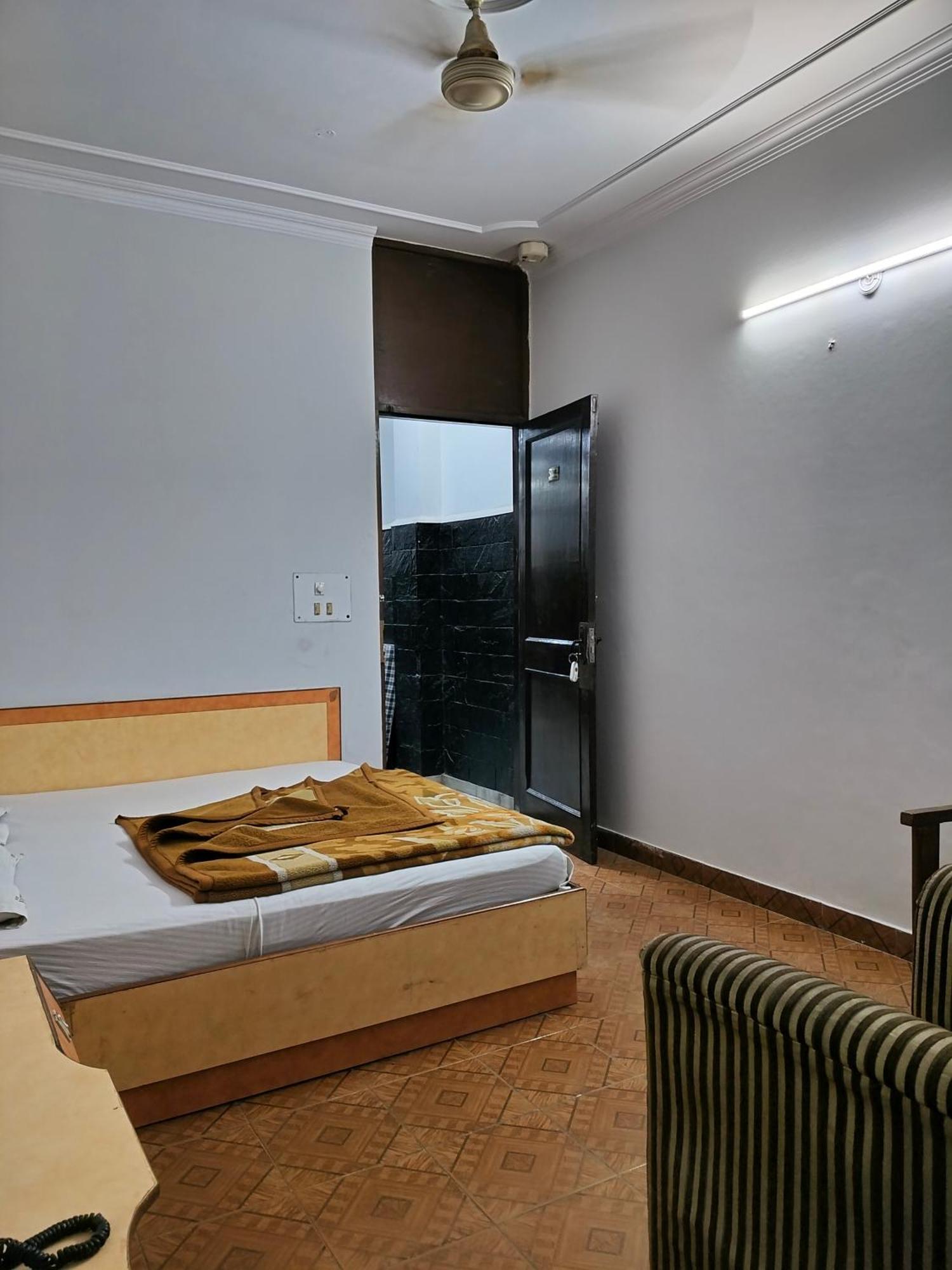 Hotel Yatri International Nové Dillí Pokoj fotografie