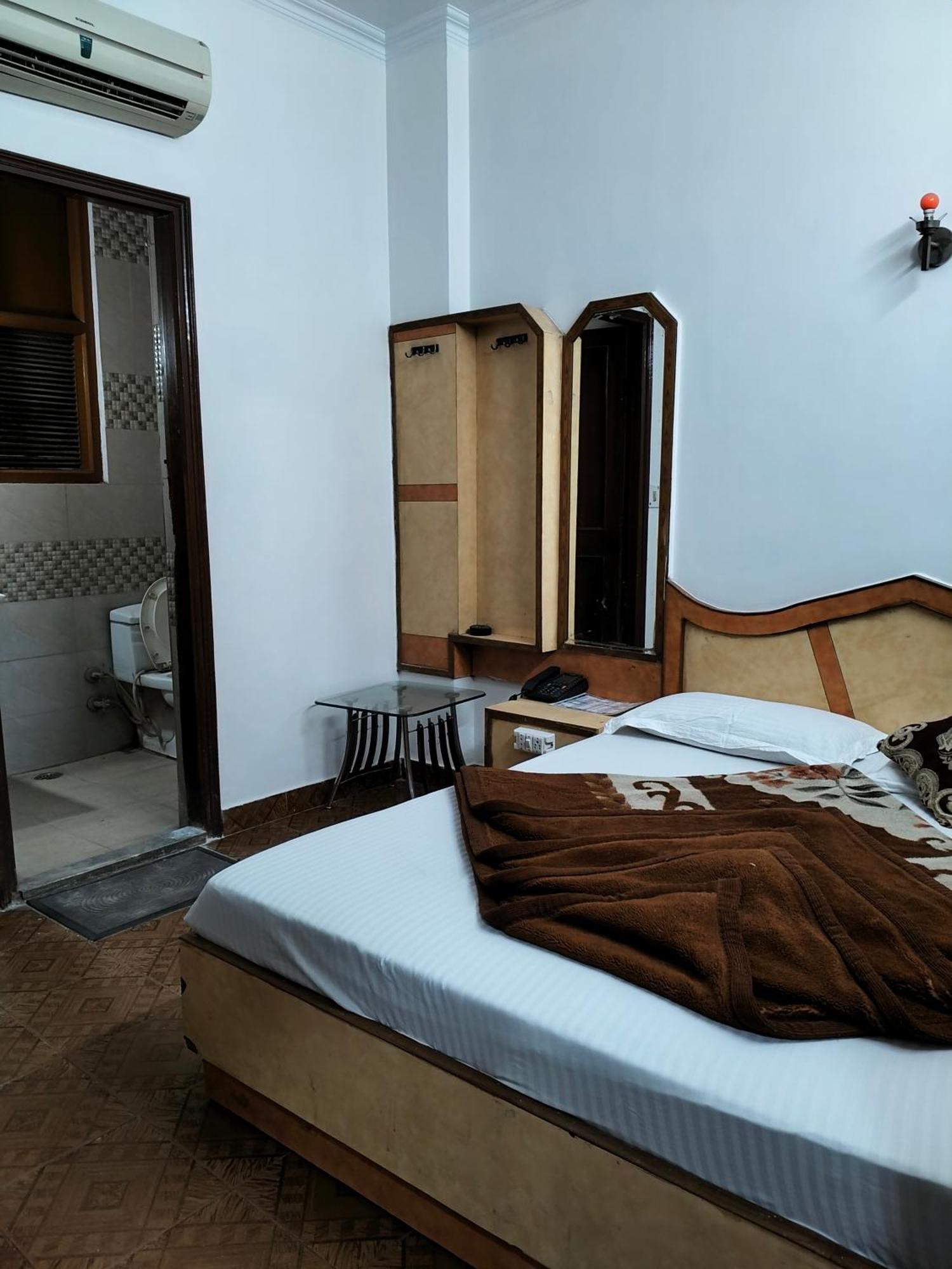 Hotel Yatri International Nové Dillí Pokoj fotografie