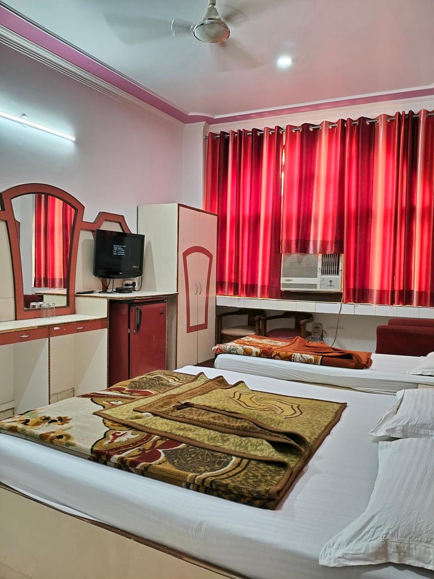 Hotel Yatri International Nové Dillí Pokoj fotografie