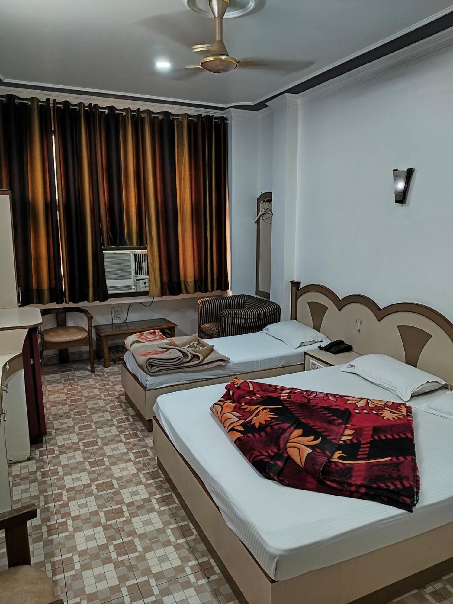 Hotel Yatri International Nové Dillí Pokoj fotografie