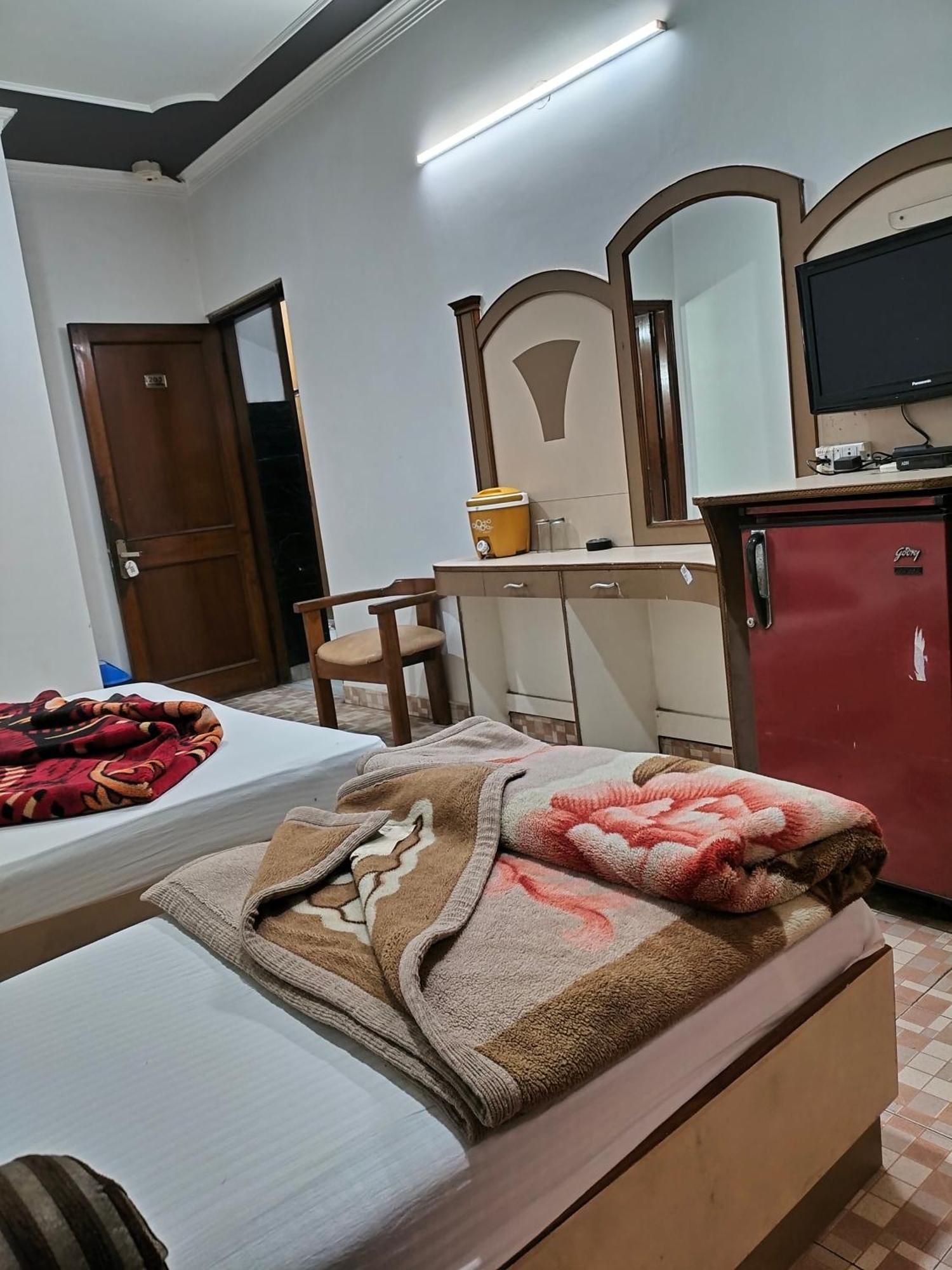 Hotel Yatri International Nové Dillí Pokoj fotografie