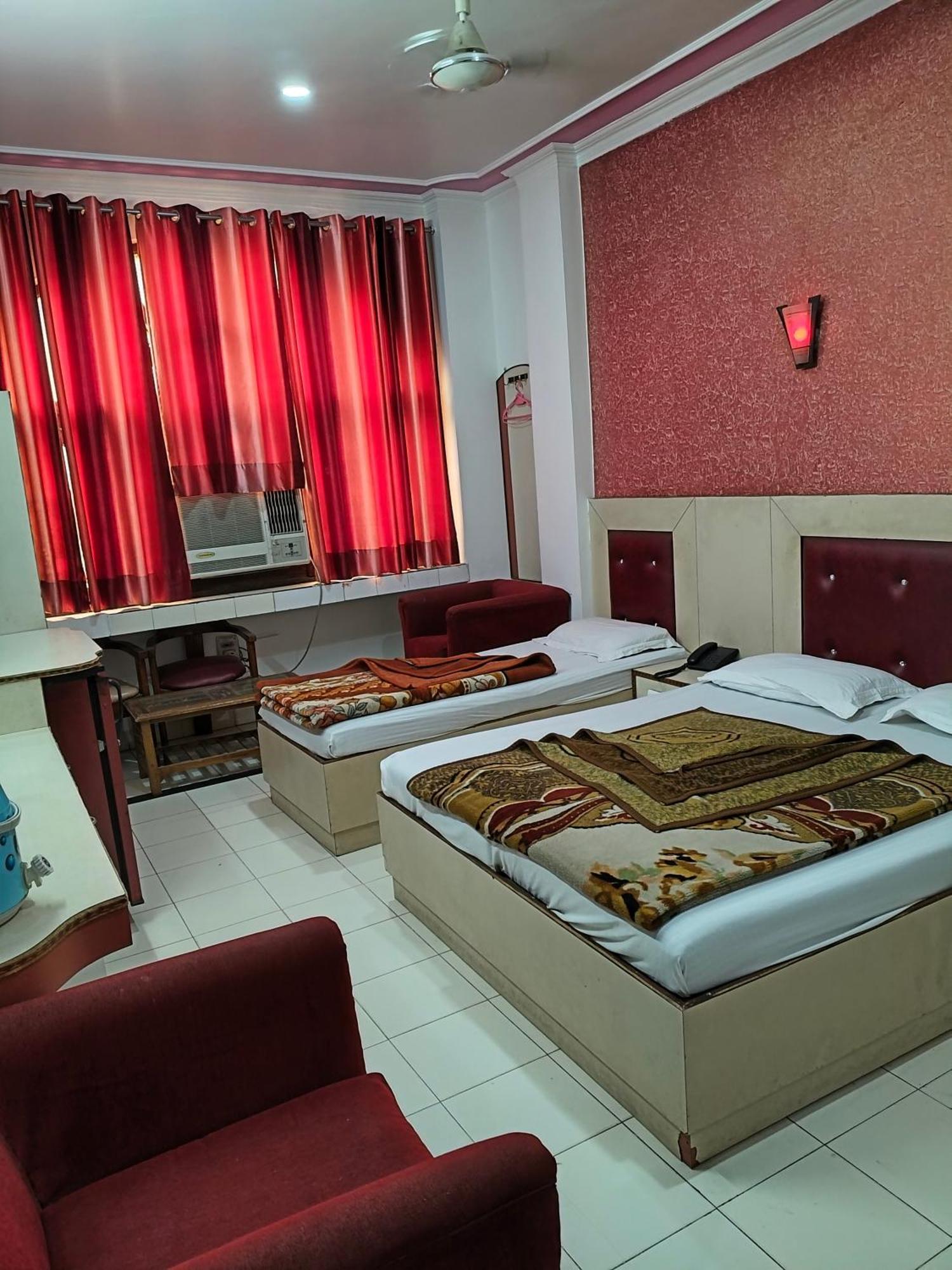 Hotel Yatri International Nové Dillí Pokoj fotografie