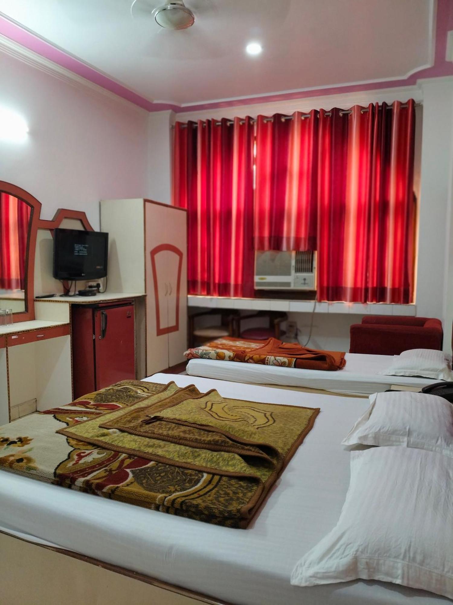 Hotel Yatri International Nové Dillí Pokoj fotografie