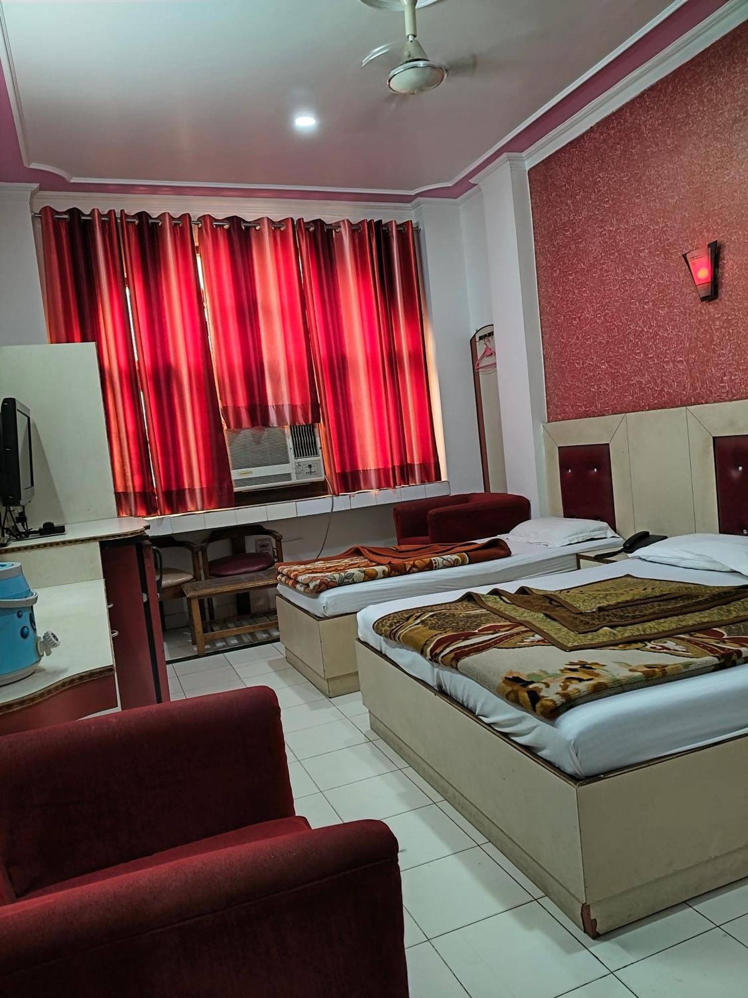 Hotel Yatri International Nové Dillí Pokoj fotografie